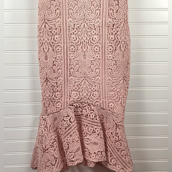 GUESS   NWT Textured Knit Slipdress  with lace Tgread detail Midi Dress Size 4 - Picture 5 of 14
